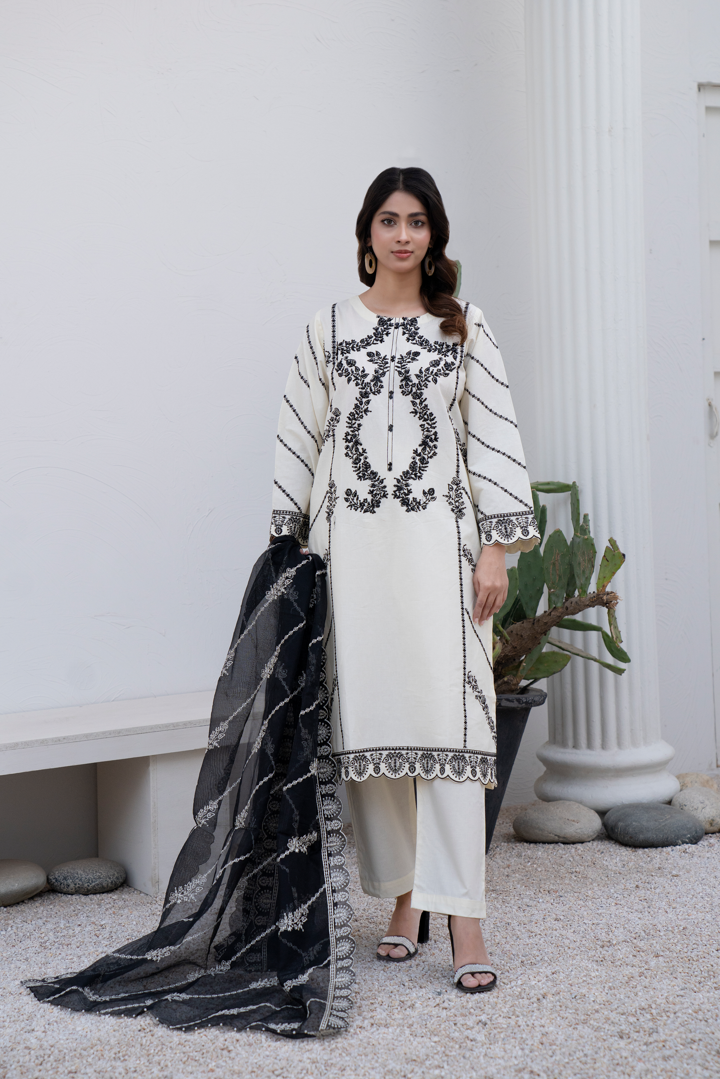 🖤 Classic Ivory & Black Embroidered Winter Cotton Suit