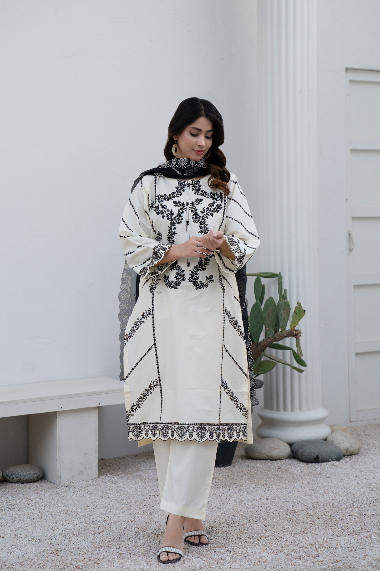 🖤 Classic Ivory & Black Embroidered Winter Cotton Suit